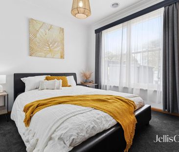 Central living, how convenient. - Photo 3