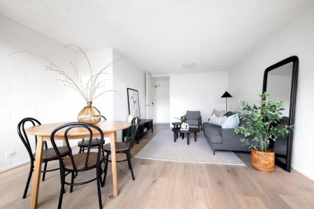 Fresh, Modern Living in a Premium East Melbourne Pocket - Photo 2