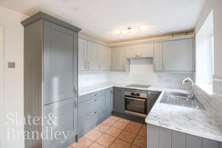 3 bedroom end of terrace house to rent - Photo 5