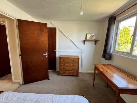 1 bedroom in a house share to rent - Photo 2