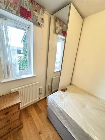 1 bedroom in a house share to rent - Photo 2