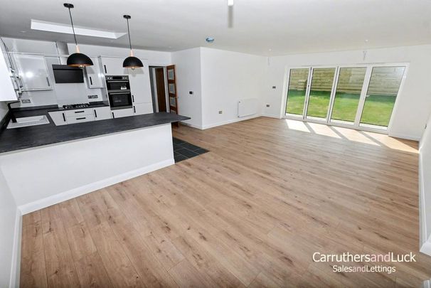 3 bedroom detached bungalow to rent - Photo 1