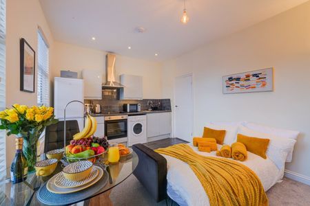 1 Bed Flat, Tradescant Road, SW8 - Photo 2