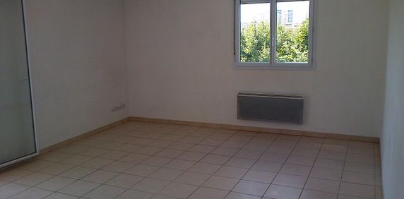 location Appartement T3 DE 64.65m² À MARSEILLE - Photo 2