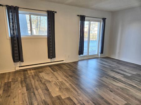 For Lease - 576 Mary Street Unit# 103, Whitby, Ontario - Photo 2