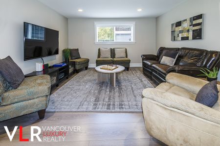 House in Burnaby, BC - Photo 5