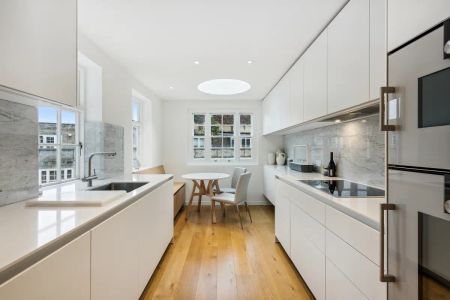 3 bedroom maisonette in Hyde Park - Photo 4