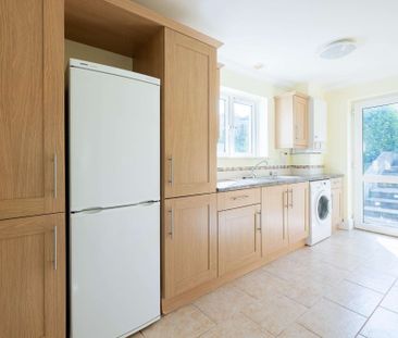 PLEASE EMAIL TO REGISTER YOUR INTEREST - Four/five bedroom detached... - Photo 5