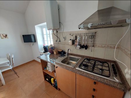 Casa Térrea T1 Zona calma totalmente renovada. Arrendamento de Outubro a Maio - Photo 4