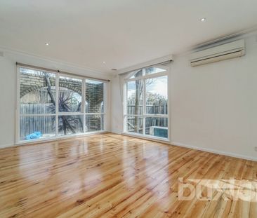 LOVELY TWO BEDROOM HOME - Photo 5
