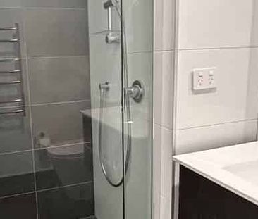 Fully Furnished Secure Studio Apartment - Photo 4