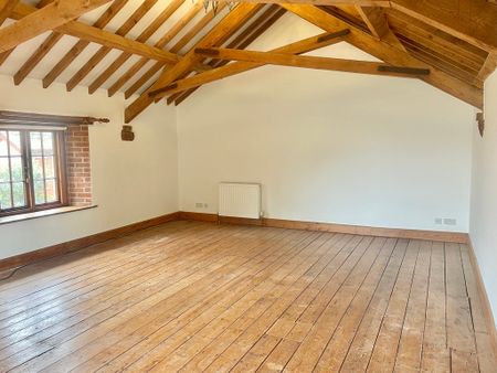 3 bedroom Semi Detached Barn Conversion to rent - Photo 5
