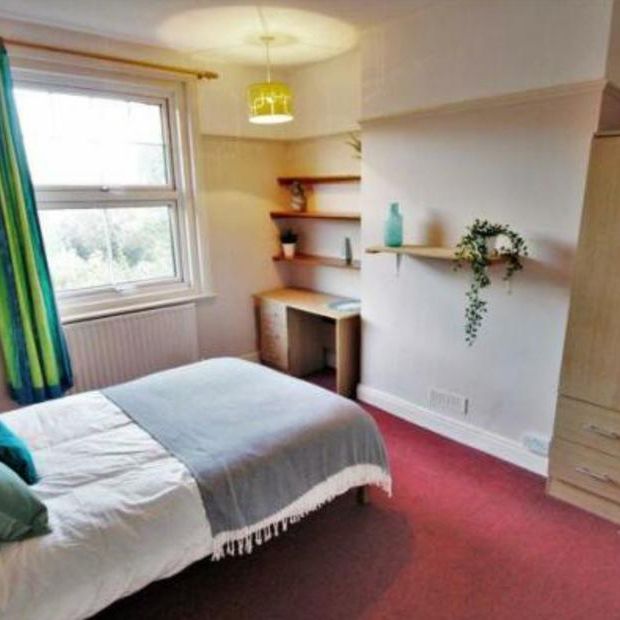 5 bedroom semi-detached house to rent - Photo 1