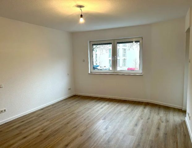 Großzügige 3-Zimmer-Wohnung mit Aufzug und 2 Balkonen in Leverkusen-Schlebusch! - Foto 1