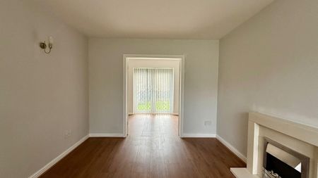 3 bedroom House To Let - Photo 2
