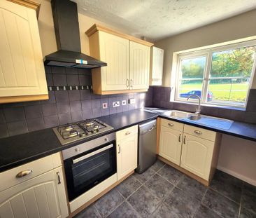 4 bedroom semi-detached house to rent - Photo 6