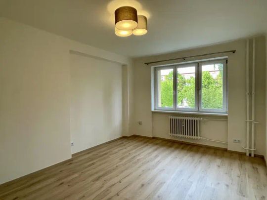 Pronájem kompletně rekonstruovaného bytu, P9 Libeň, ul. Nám. Na Balabence , OV, 2+1, 54 m - Photo 1