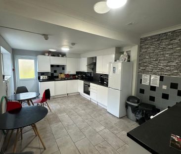 1 bedroom in a house share to rent - Photo 3