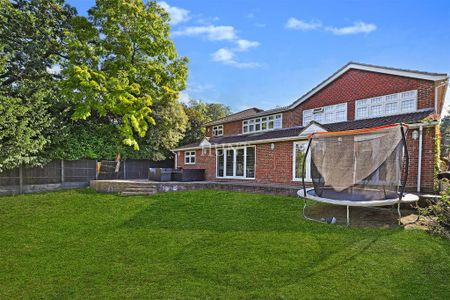 6 bedroom detached house to rent - Photo 5