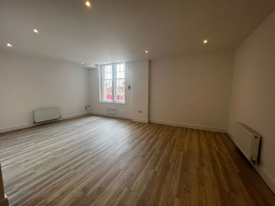 Lowgate, Hull - Photo 1