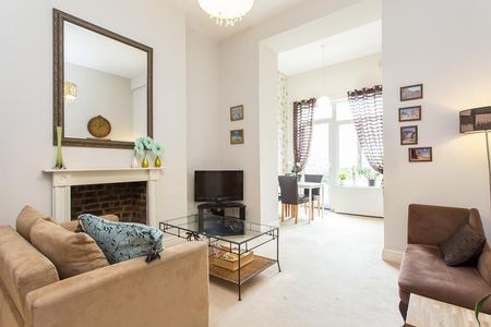 2 bedroom flat to rent - Photo 2