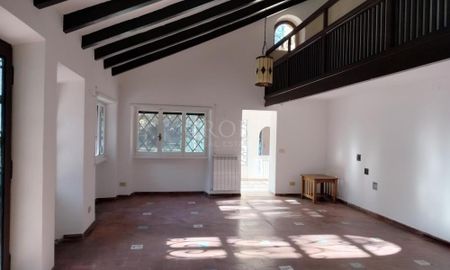 Appia Antica-Villa: 240mq. Lovely country home. Large private garden. Spacious reception, dining, 3 bedrooms, 3 baths, fireplace, maid’s room, parking, silent, secure. Ref 824 - Foto 2