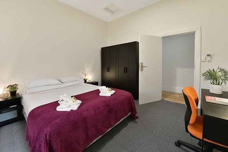 Room 6 (Ensuite) - Photo 2
