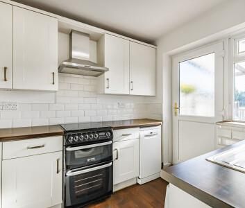 3 bedroom end of terrace house to rent - Photo 6