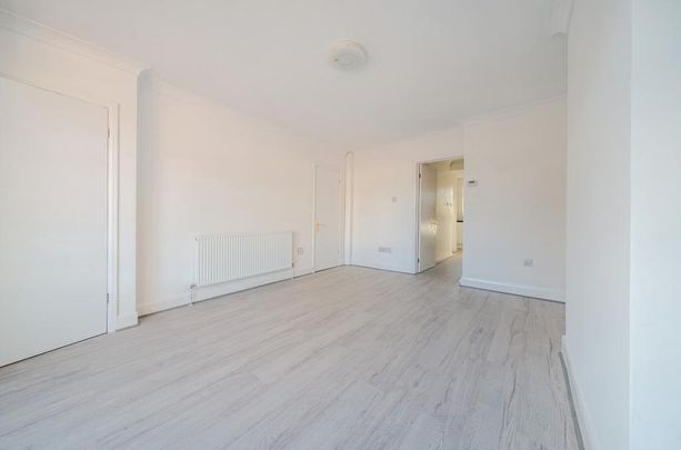 3 bedroom end of terrace house to rent - Photo 1