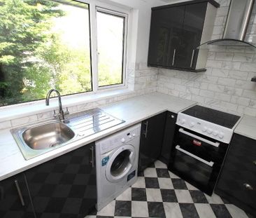 1A Strathearn Court, Holywood, BT18 9NP - Photo 5