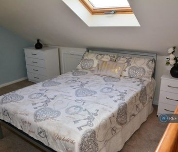 1 bedroom in a house share to rent - Photo 3