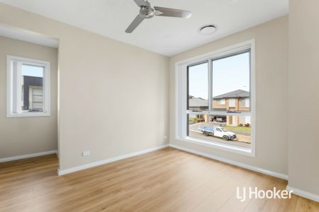 Beautiful Spacious 4 Bedroom Home - Available Now! - Photo 4