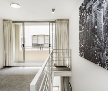 Superb inner city pad with dual balconies – stroll to central stati... - Photo 2