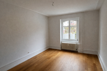 Stilvolle, kernsanierte 3.5-Zimmerwohnung im EG einer charmanten Villa an ruhiger Lage - Photo 3