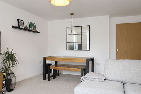 2 bedroom Flat to rent - Photo 3