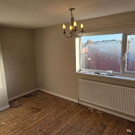 3 bedroom semi-detached house to rent - Photo 1