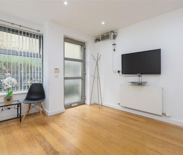 3 bedroom private hall to rent - Photo 1