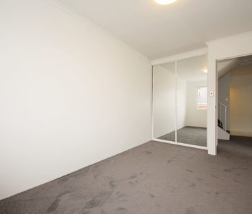 New Paint & New Carpet, Convenient three level penthouse-style apar... - Photo 1