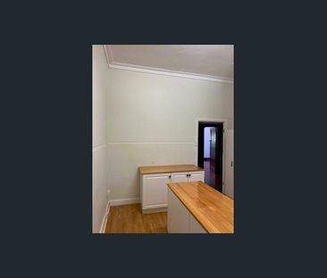 Charming and Spacious Opposite Park - Photo 5