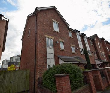 4 bedroom townhouse to rent - Photo 1