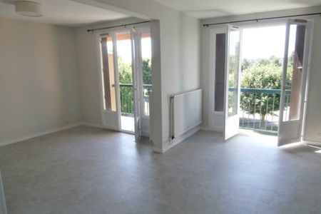 Appartement F3 avec cave et garage à louer à TOURNON SUR RHONE - Photo 3