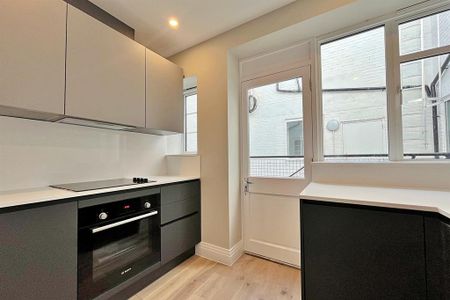 2 bedroom flat to rent - Photo 4