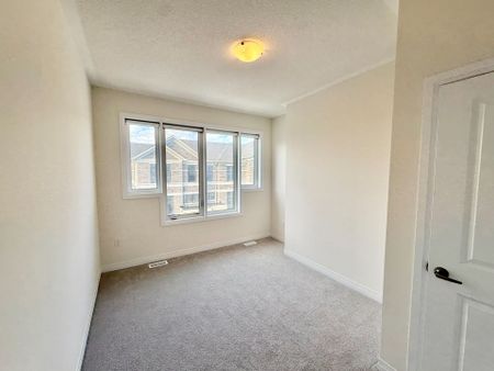 For Lease - 17 Norman Fleming Lane, Richmond Hill, Ontario - Photo 2