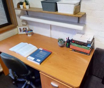 Single Room - Chisholm College - Photo 4