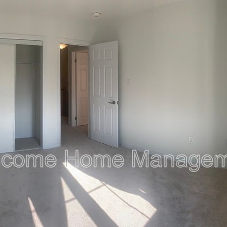 $2,495 / 3 br / 2.5 ba / Spacious 3-Bedroom, 2.5-Bathroom Newly Built Home in Thorold - Photo 1