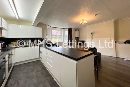 9 Bedroom Mid Terraced House for rent in Ash Grove - Photo 2