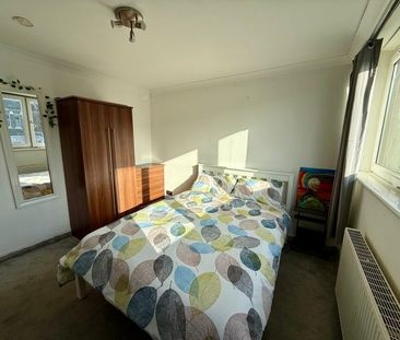 5 Bed Flat, Lilburne Court, SW15 - Photo 2