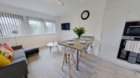 1 bedroom in a flat share to rent - Photo 2