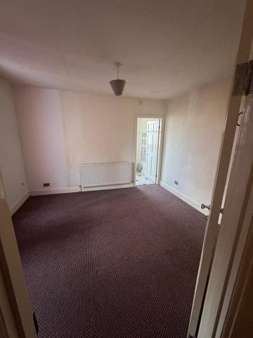 3 Bed Terraced House, Grove Road, E11 - Photo 4