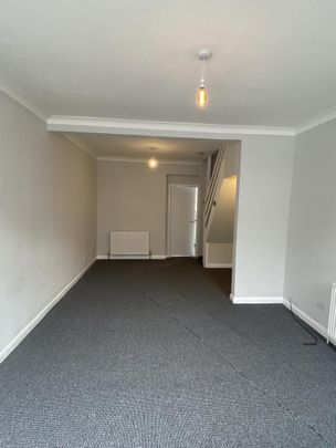 2 bedroom end of terrace house to rent - Photo 1